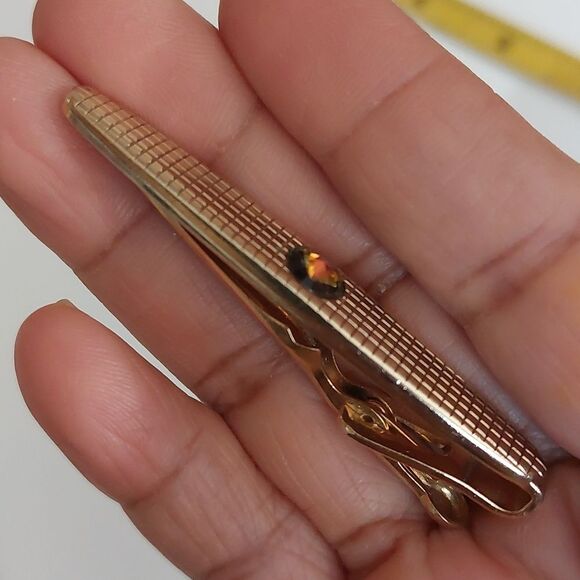 SOLD Pink Yellow Ombre Rivoli Glass Crystal Gold Tone Waffle Texture Tie Clip - Picture 2 of 6